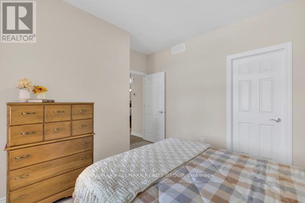251 ROYAL LANDING GATE - Image 18
