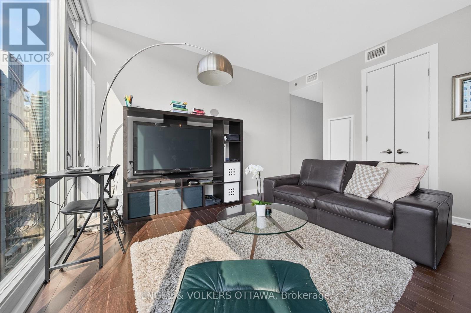 House for Rent in Ottawa – 1011 – 300 LISGAR STREET, Ottawa – By Peter Sagos - Image 6