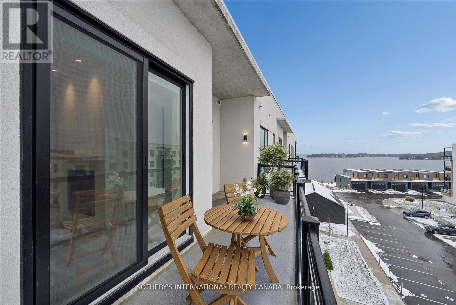 PENTHOUSE 1 - 19A WEST STREET N - 22