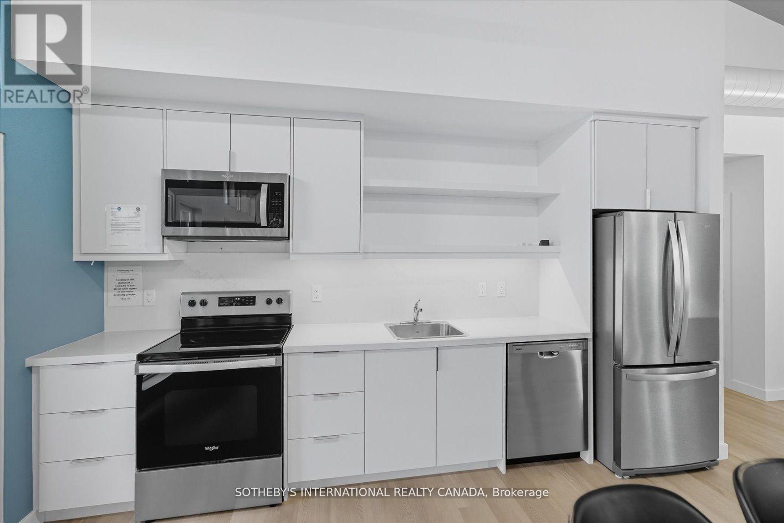 PENTHOUSE 1 - 19A WEST STREET N - 31