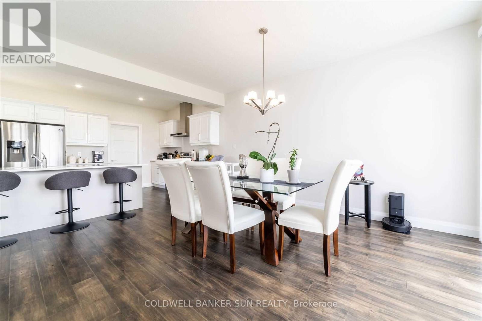 1301 SANDBAR STREET - 9