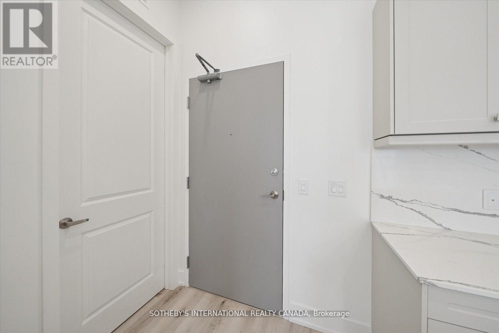 PENTHOUSE 1 - 19A WEST STREET N - 5