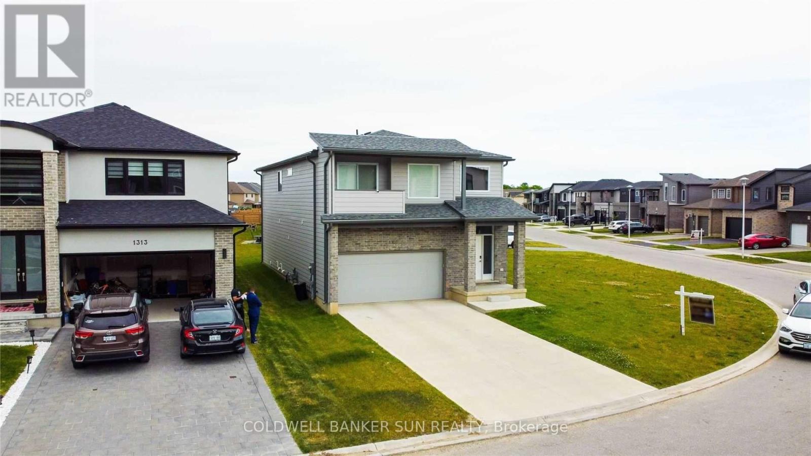 1301 SANDBAR STREET - 3