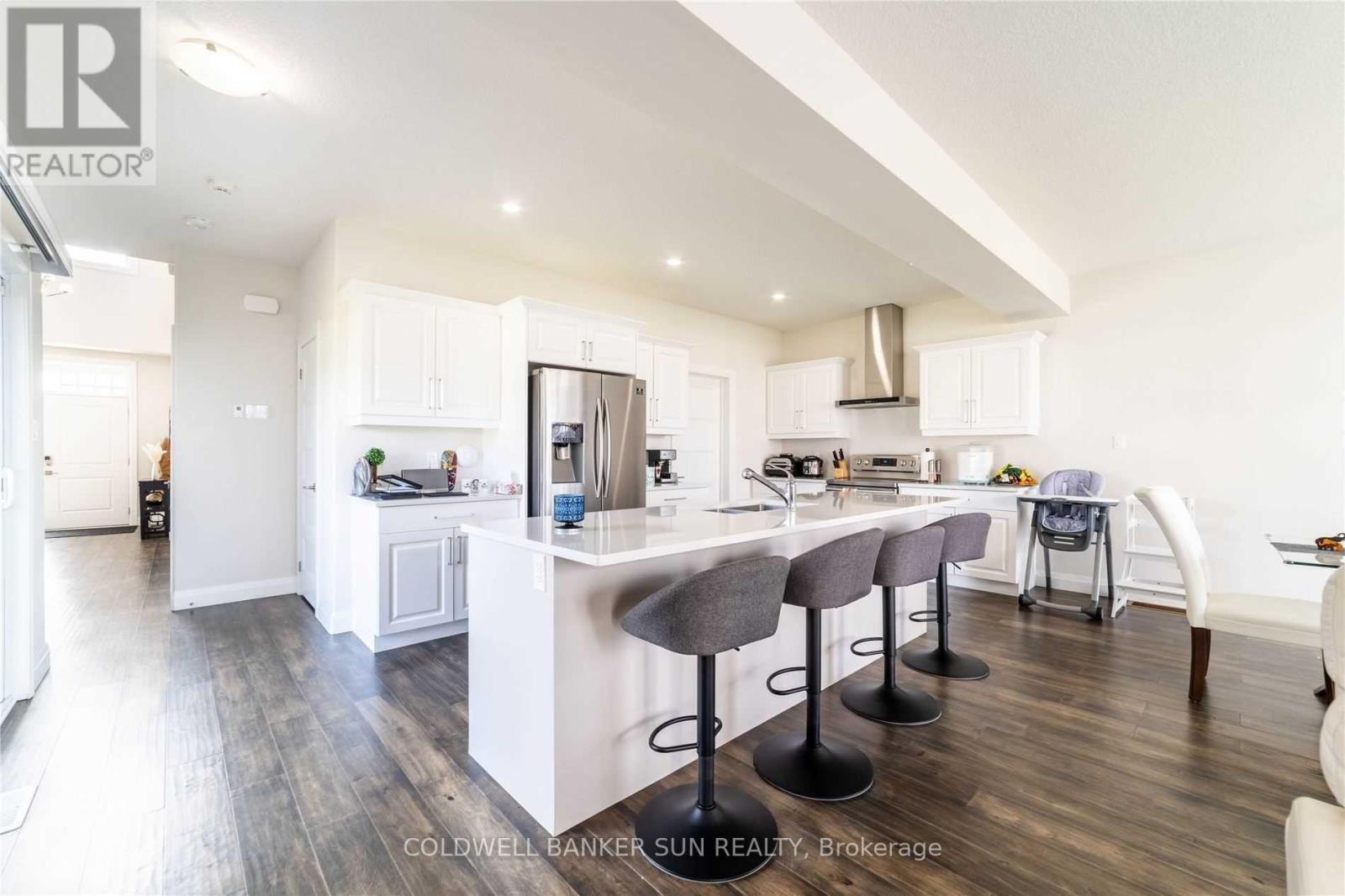 1301 SANDBAR STREET - 7