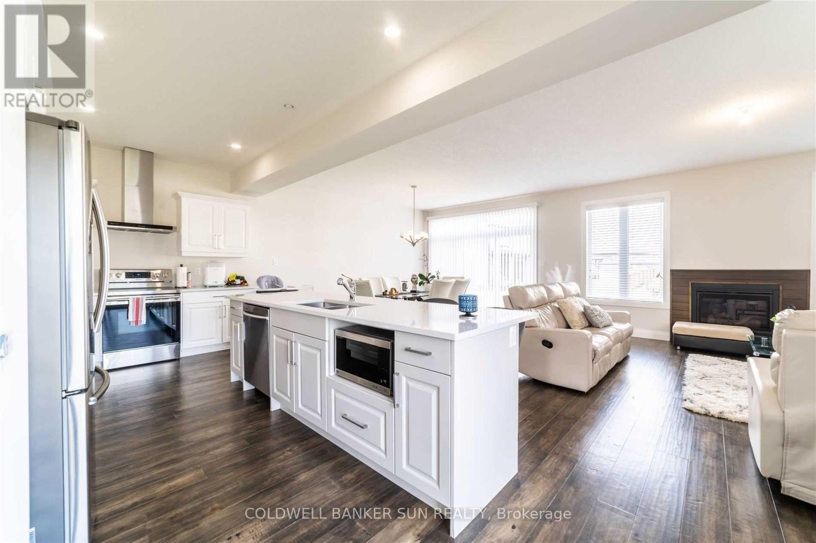 1301 SANDBAR STREET - 8