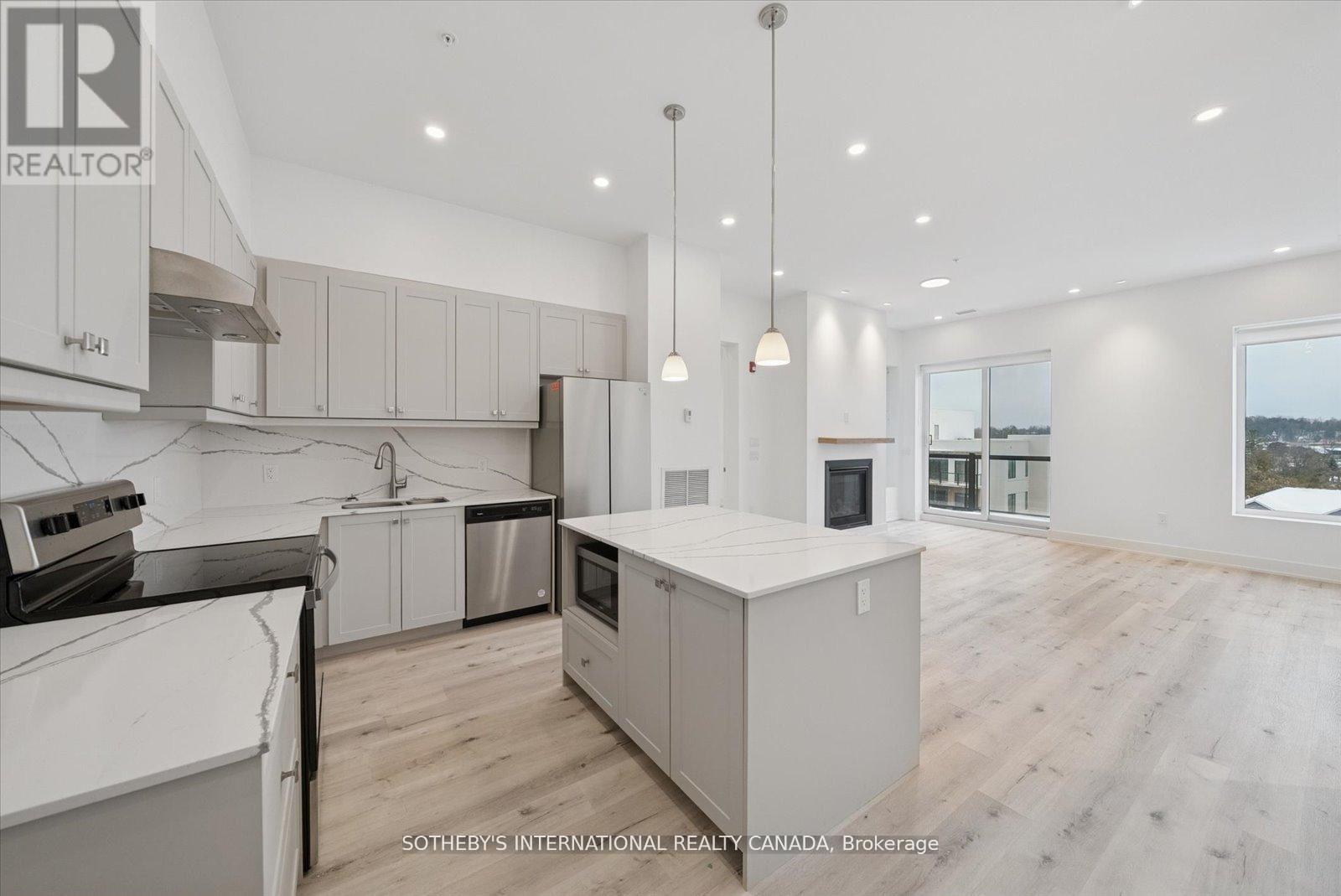 PENTHOUSE 1 - 19A WEST STREET N - 6