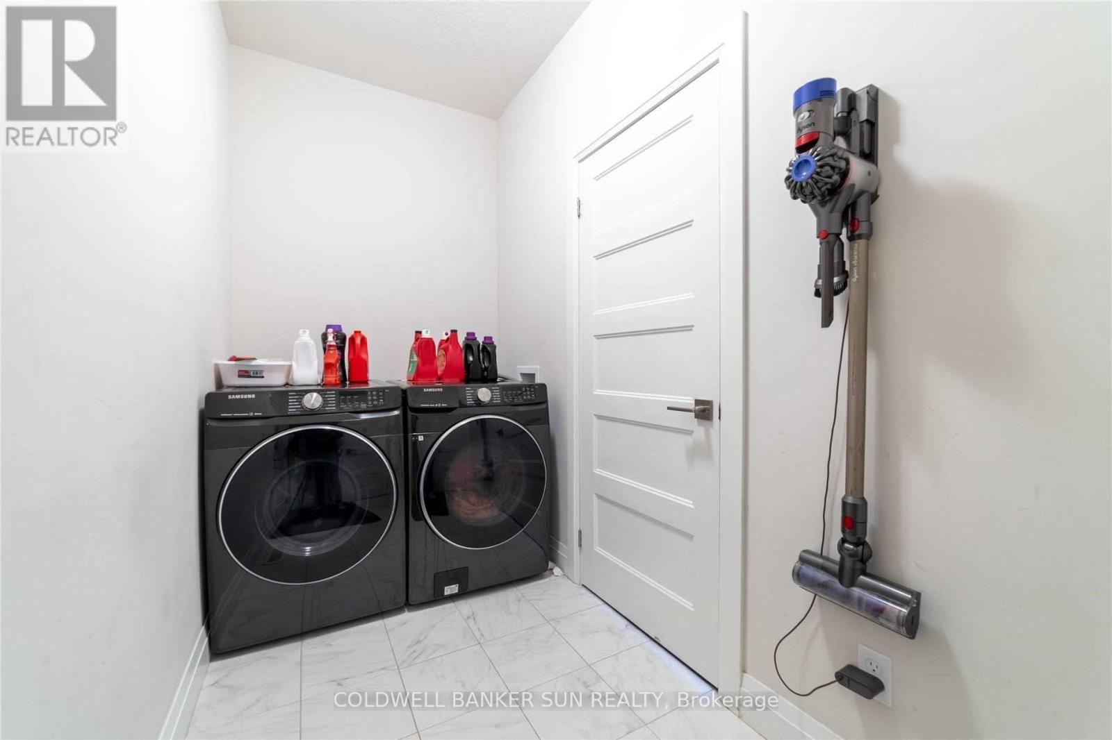1301 SANDBAR STREET - 11