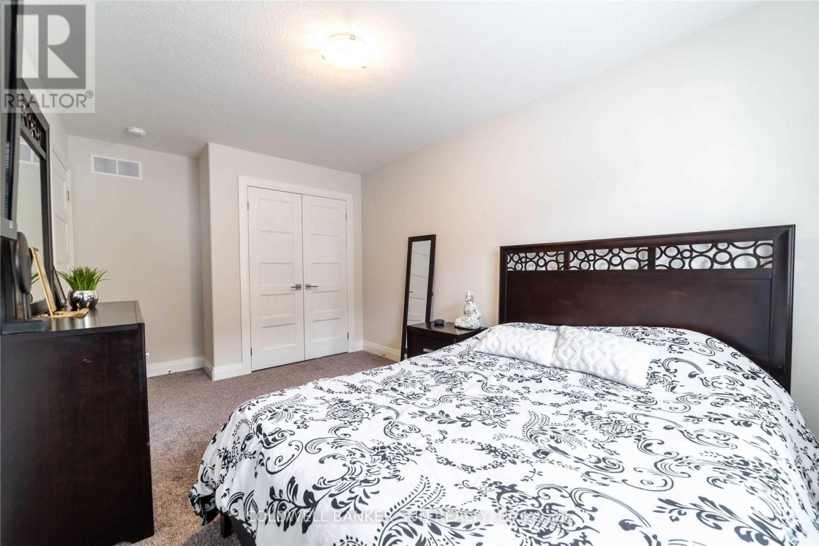 1301 SANDBAR STREET - 19