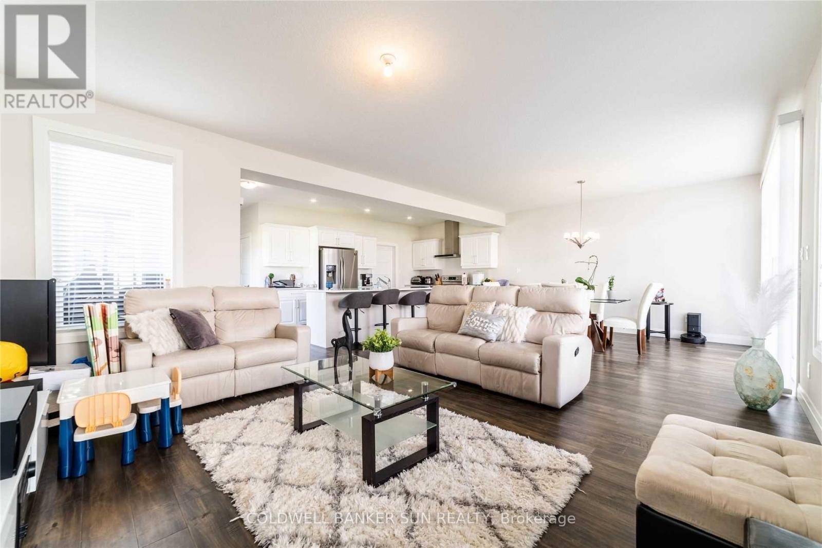 1301 SANDBAR STREET - 6