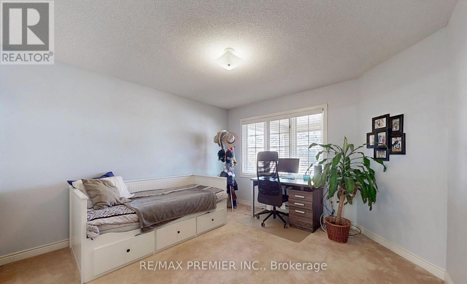 #13 9 WENTWORTH DRIVE - 17