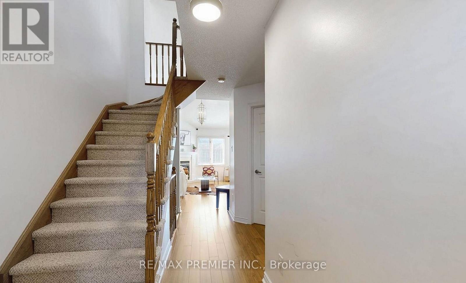#13 9 WENTWORTH DRIVE - 22