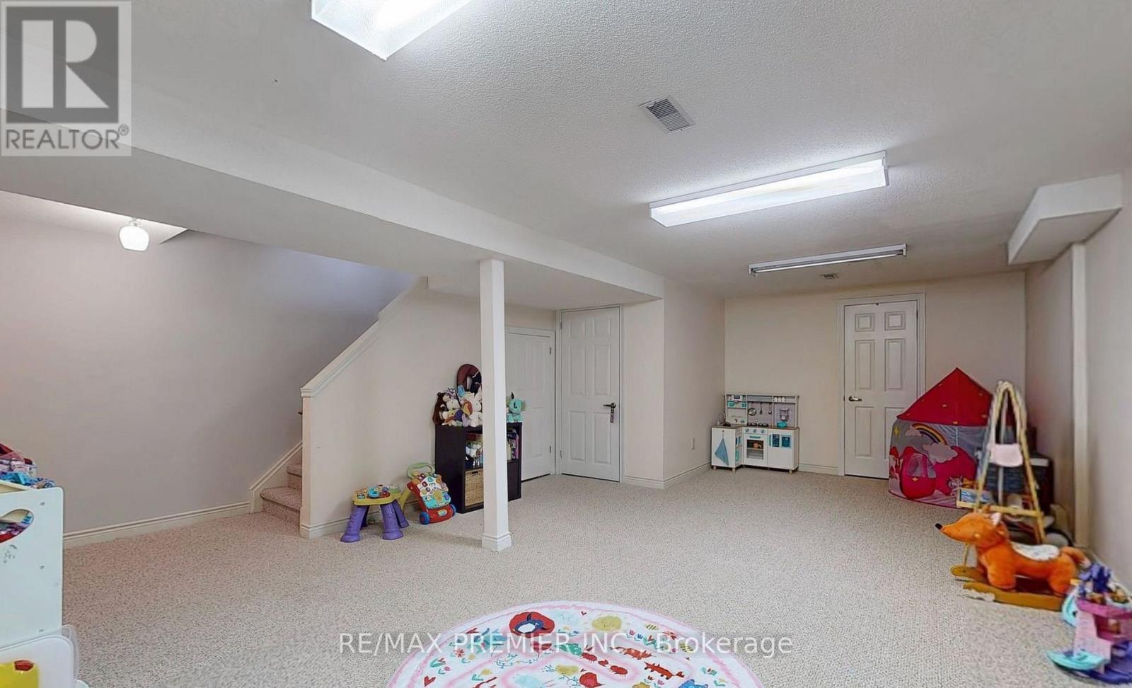 #13 9 WENTWORTH DRIVE - 26