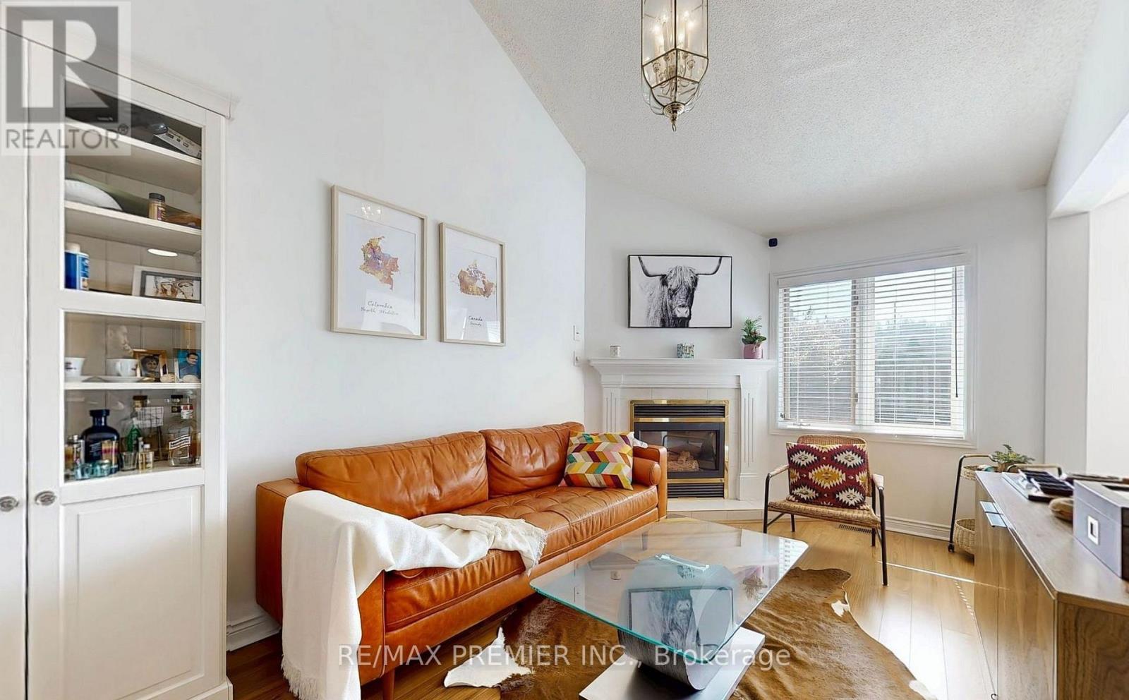#13 9 WENTWORTH DRIVE - 4