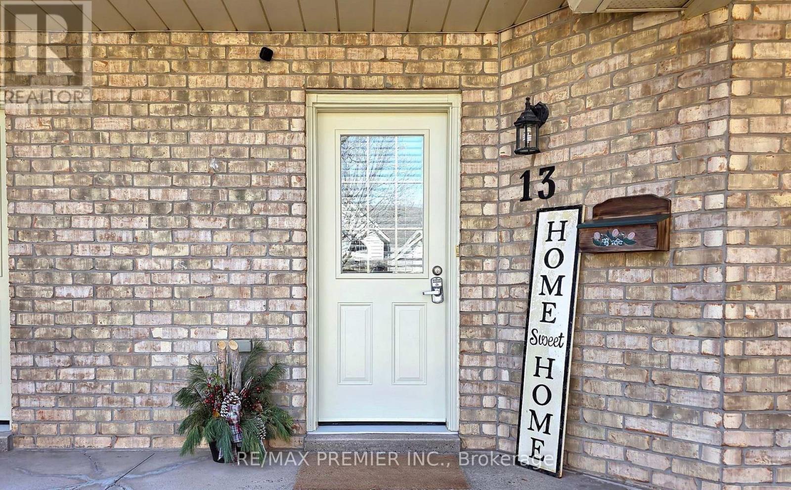 #13 9 WENTWORTH DRIVE - 3