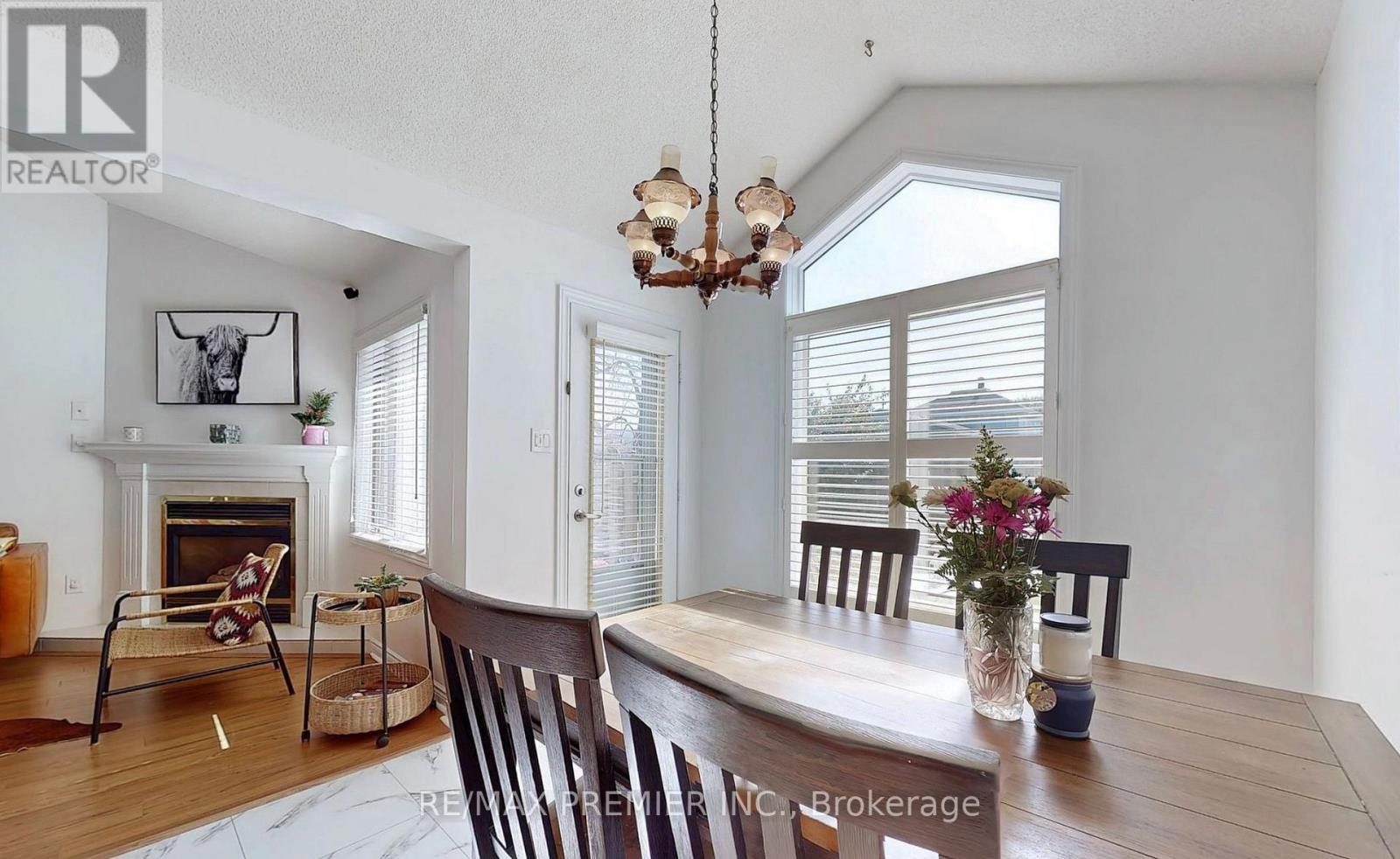 #13 9 WENTWORTH DRIVE - 16