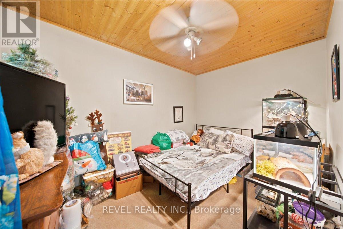 13 WINGER DRIVE - 18