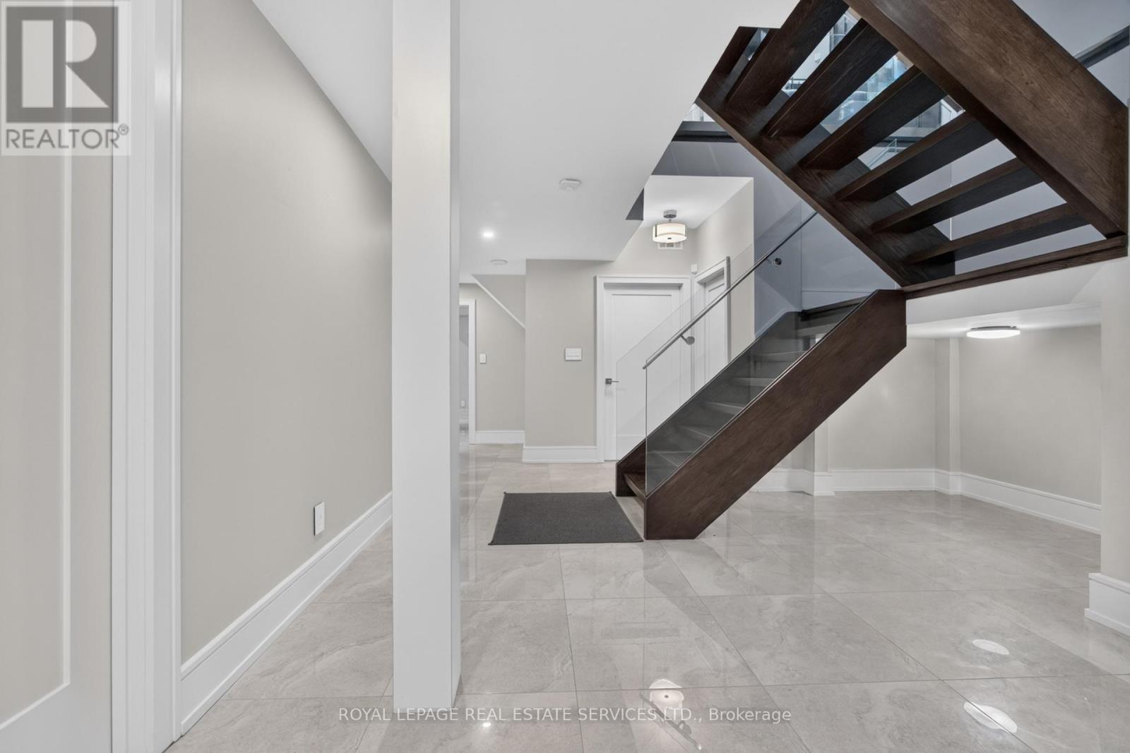 1568 BROADMOOR AVENUE - 34
