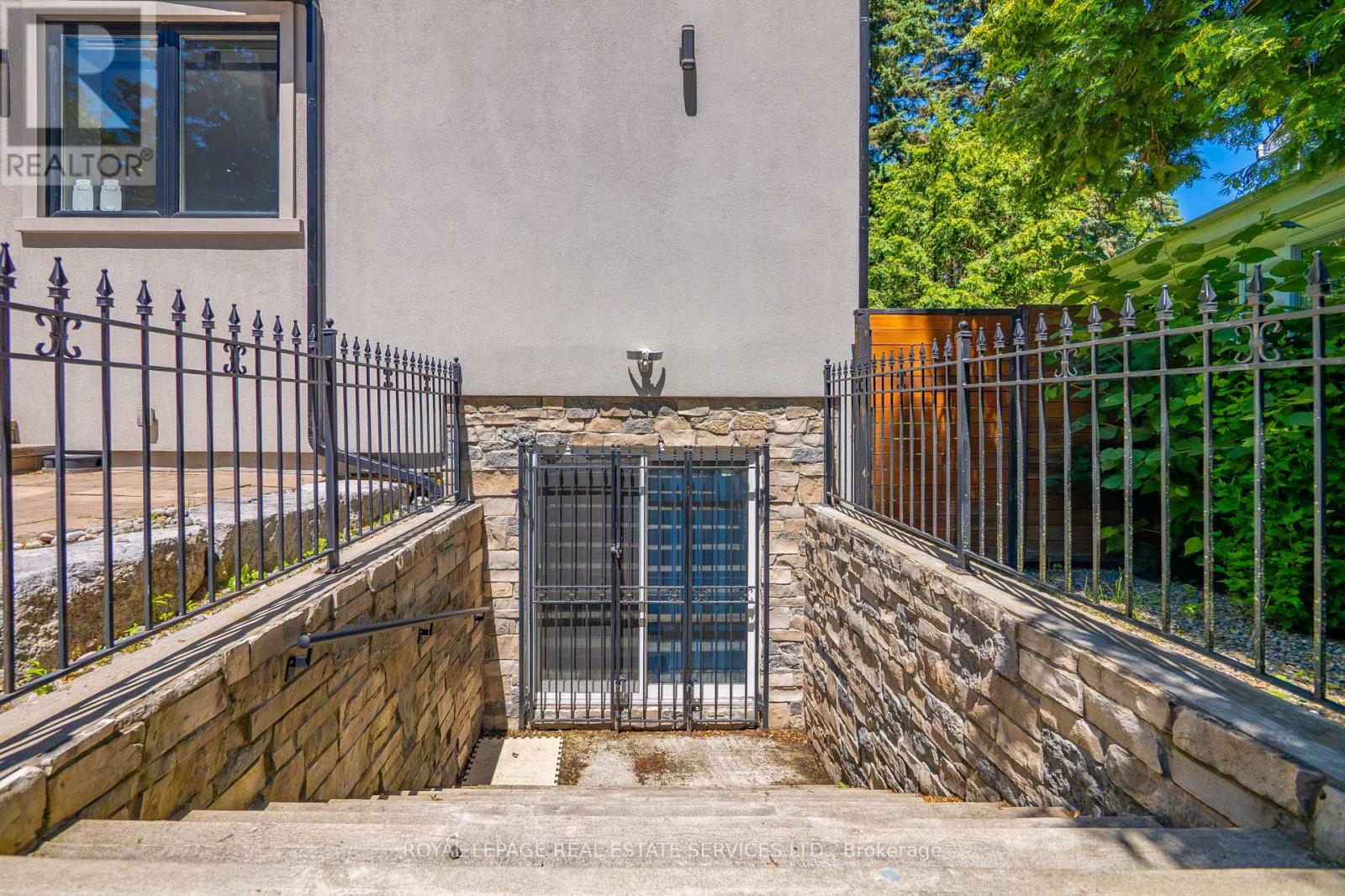 1568 BROADMOOR AVENUE - 40