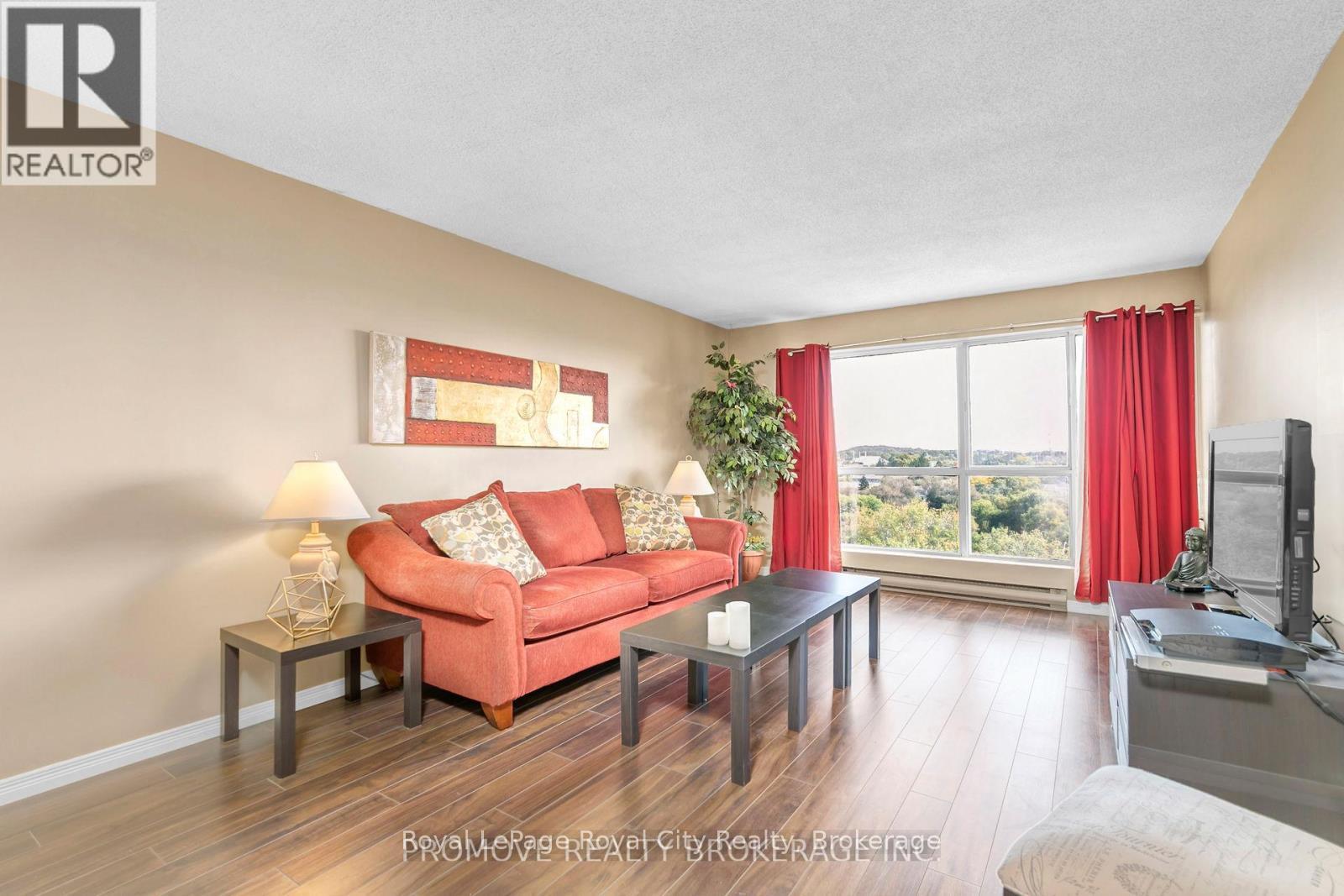 #906 358 WATERLOO AVENUE - 3
