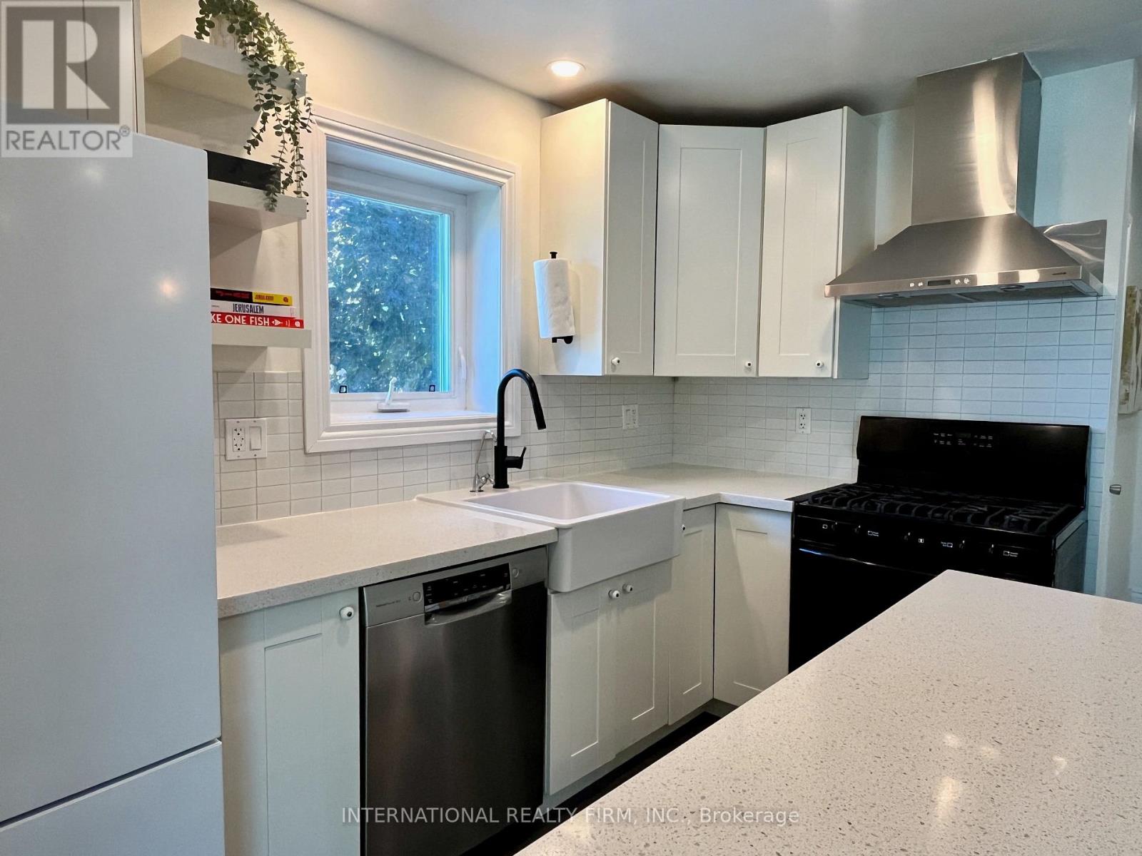 688 SAMMON AVENUE - 17