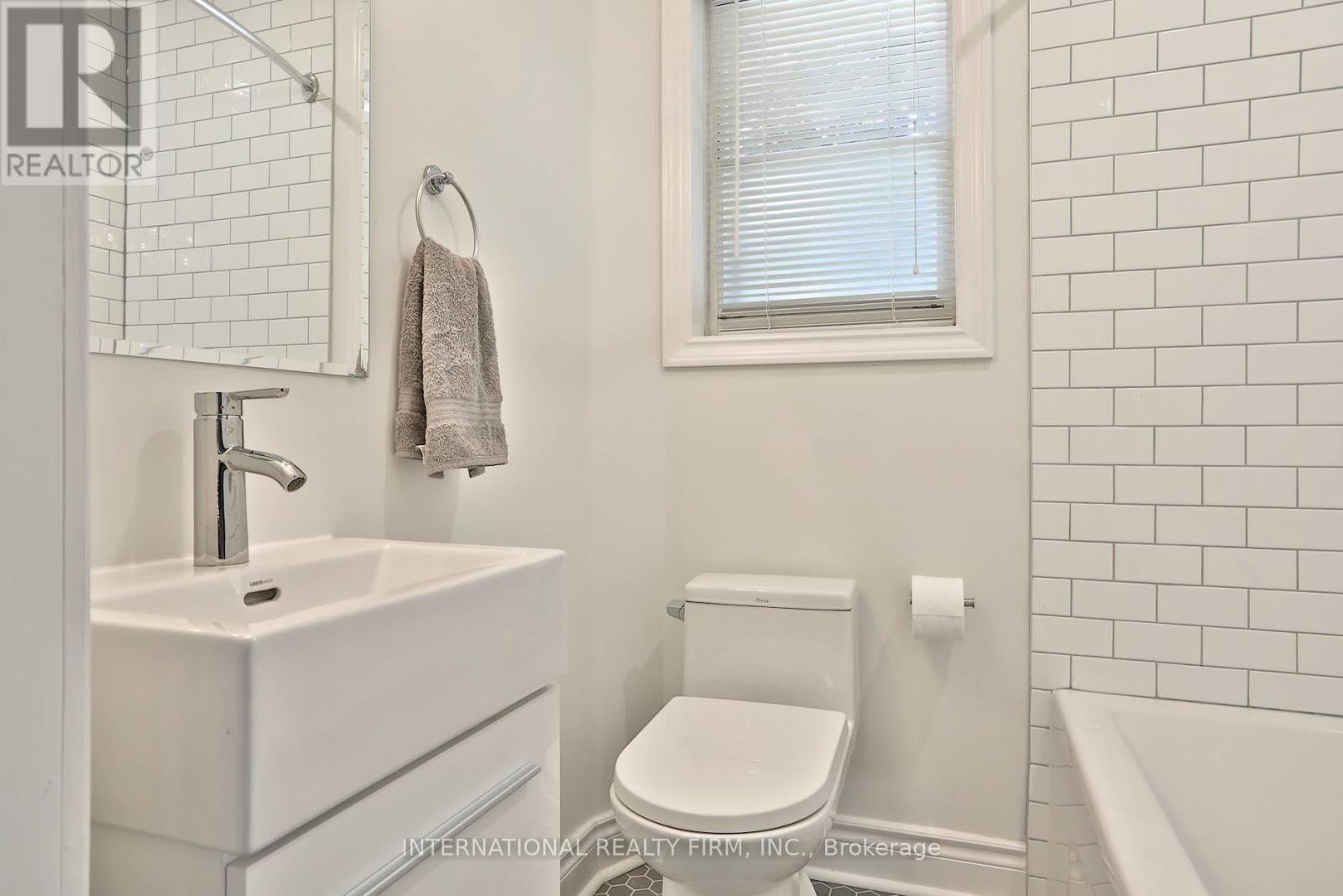 688 SAMMON AVENUE - 20