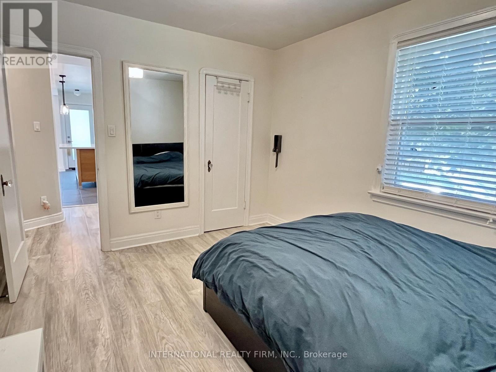 688 SAMMON AVENUE - 24
