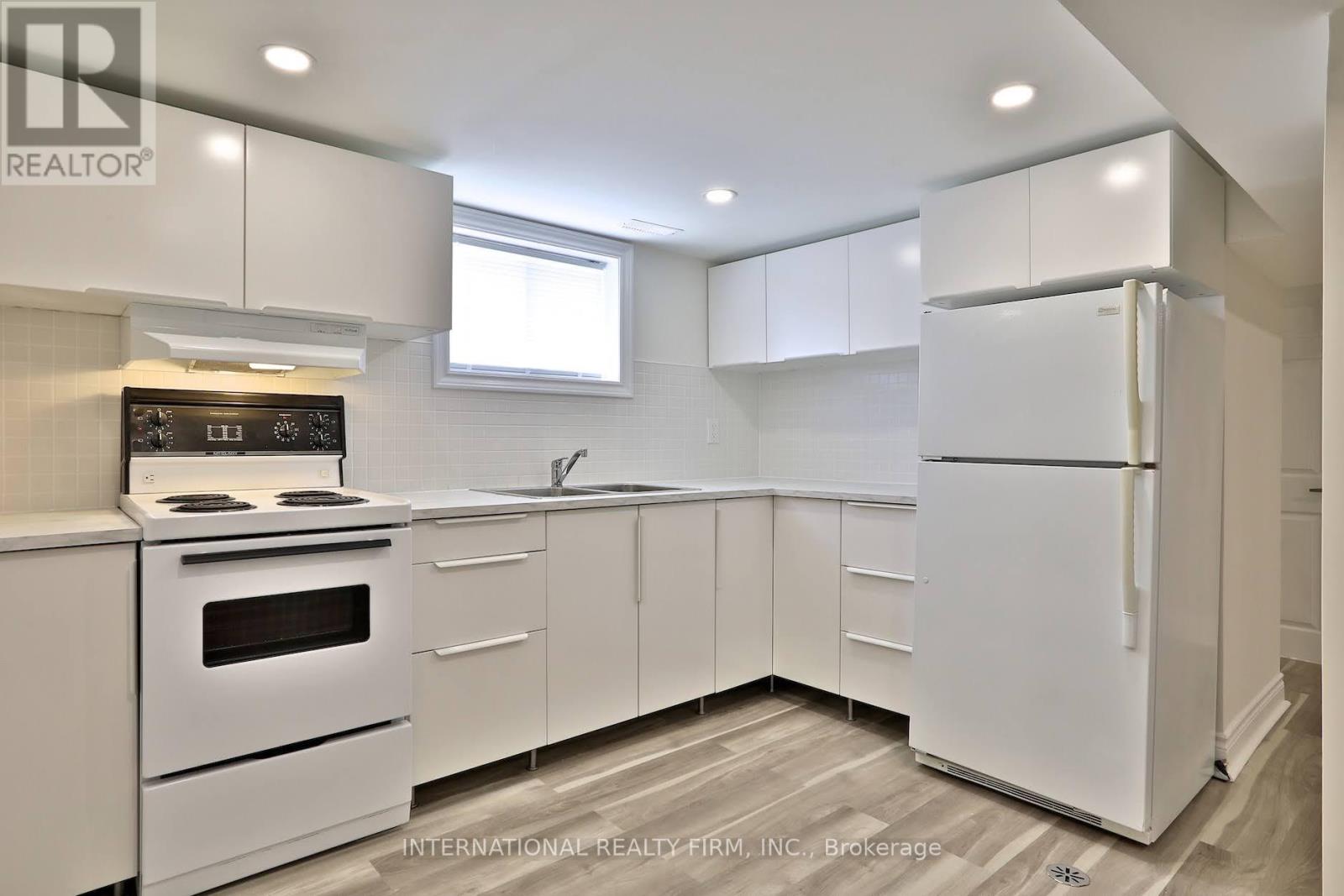 688 SAMMON AVENUE - 32
