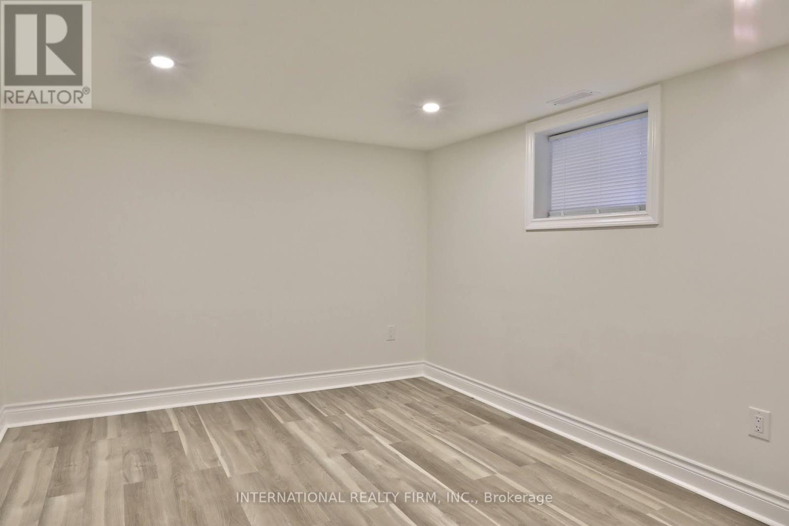 688 SAMMON AVENUE - 34