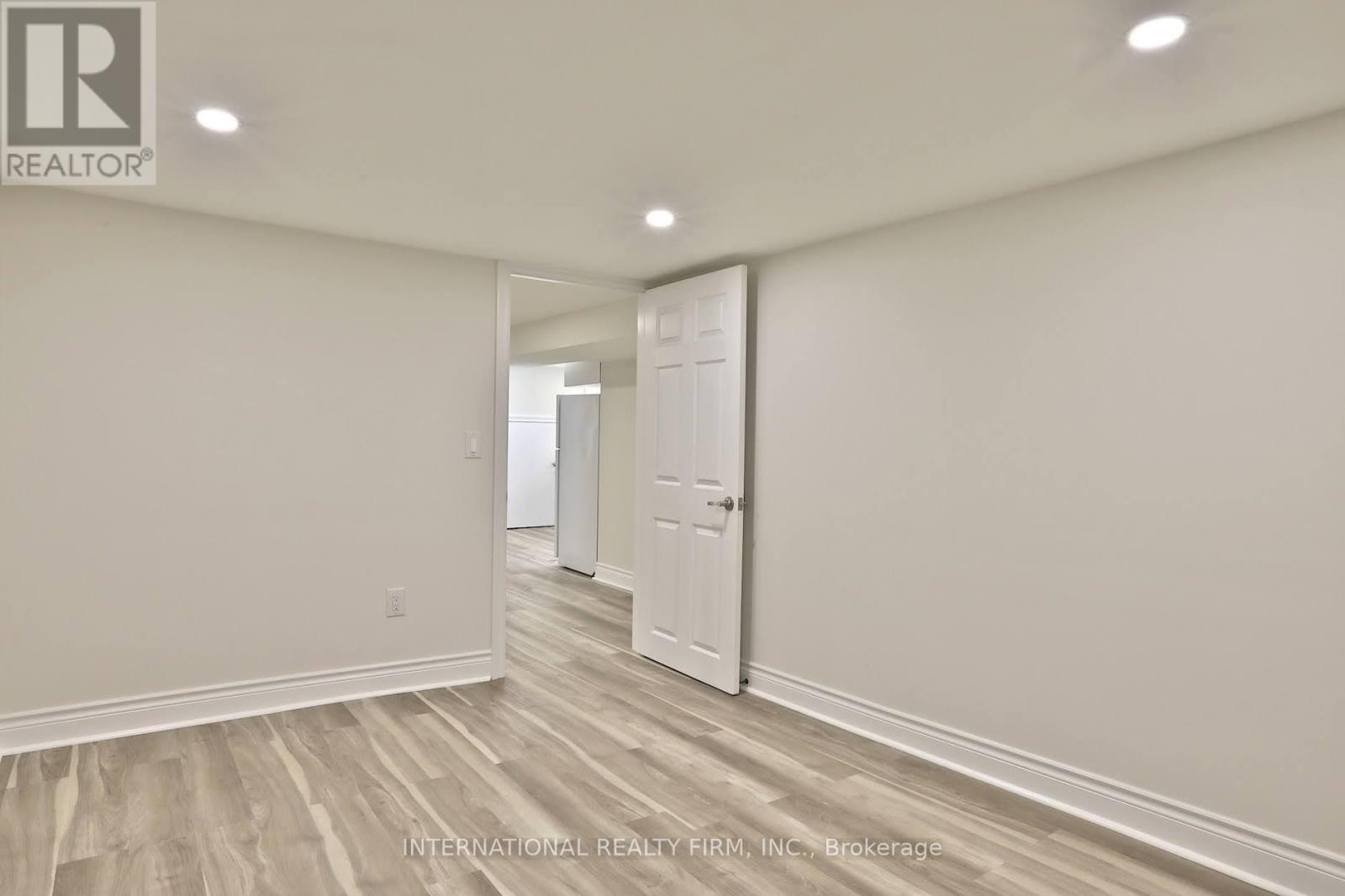 688 SAMMON AVENUE - 35
