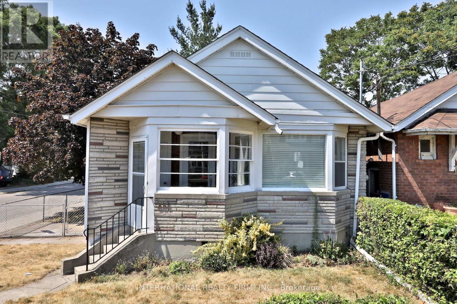 688 SAMMON AVENUE - 40