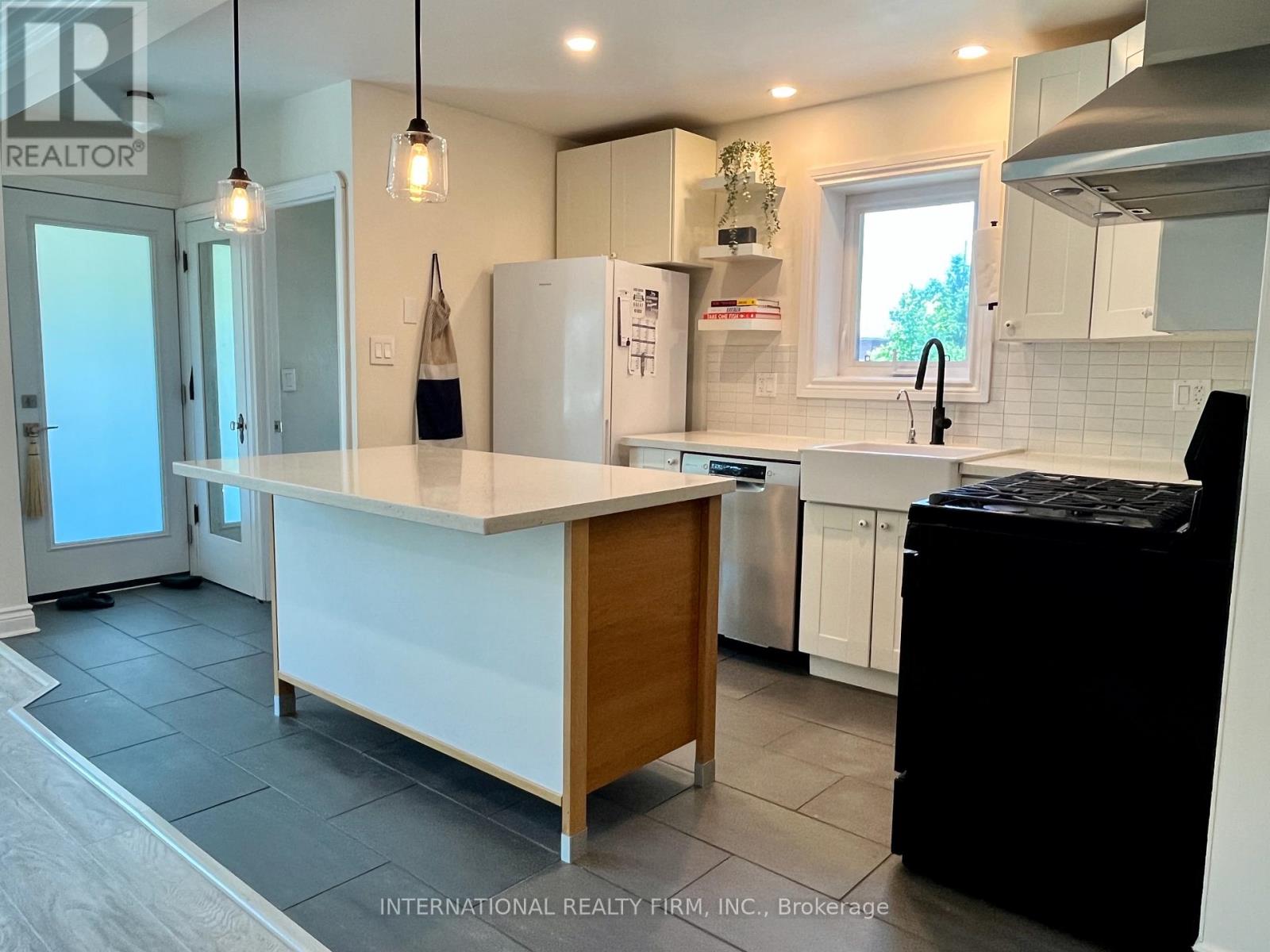 688 SAMMON AVENUE - 8