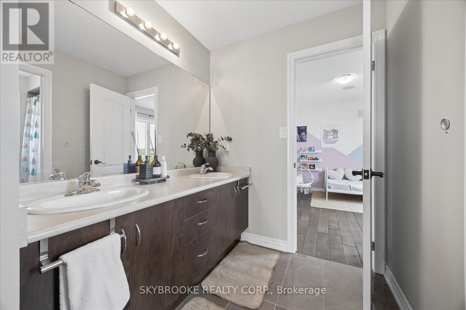 1150 WHARRAM WAY - Image 31