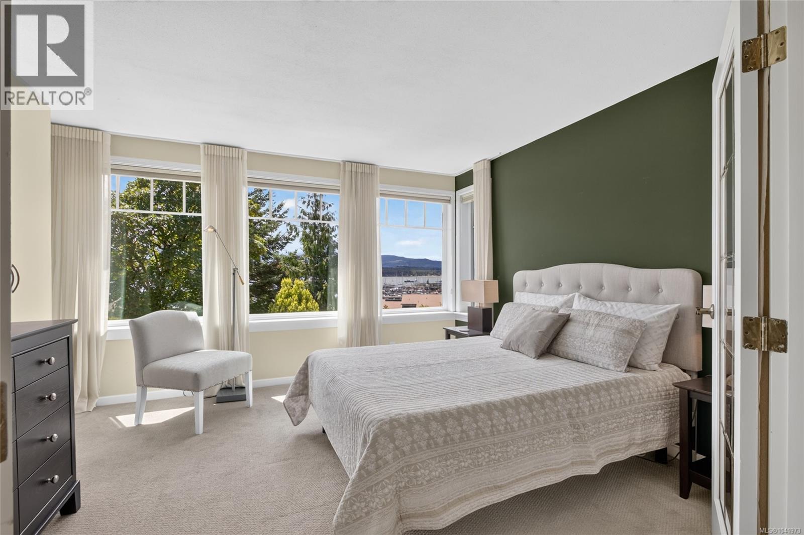 1685 Beaufort Ave - 24