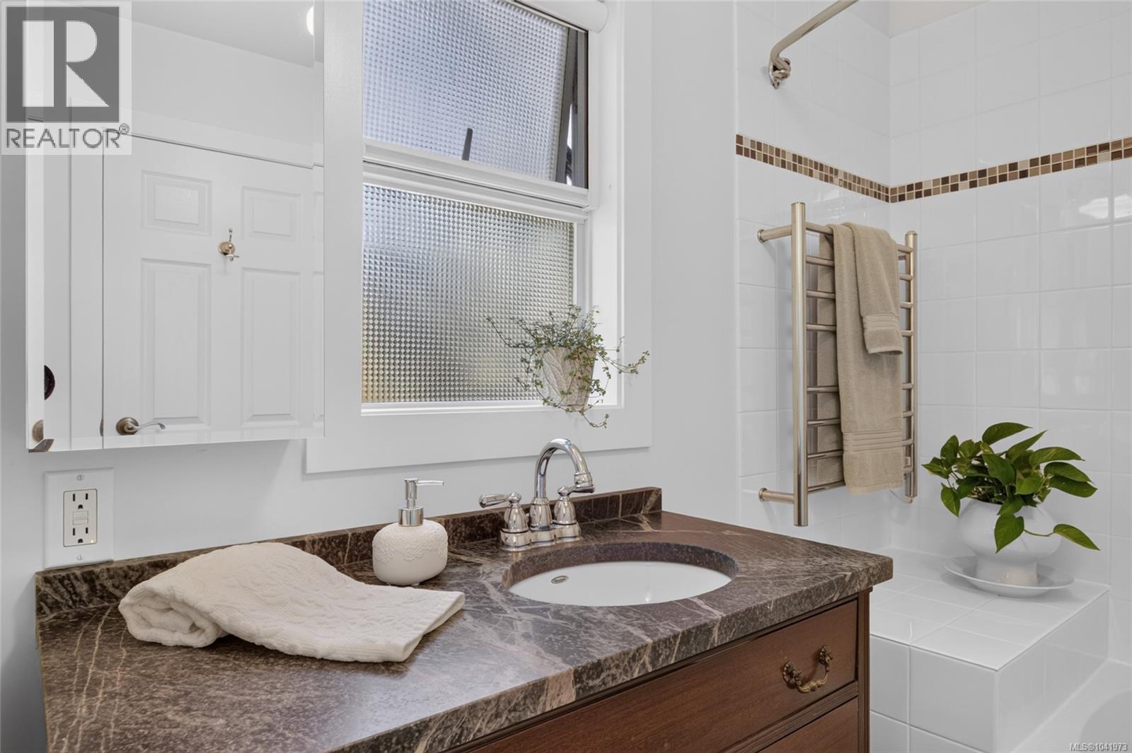 1685 Beaufort Ave - 79