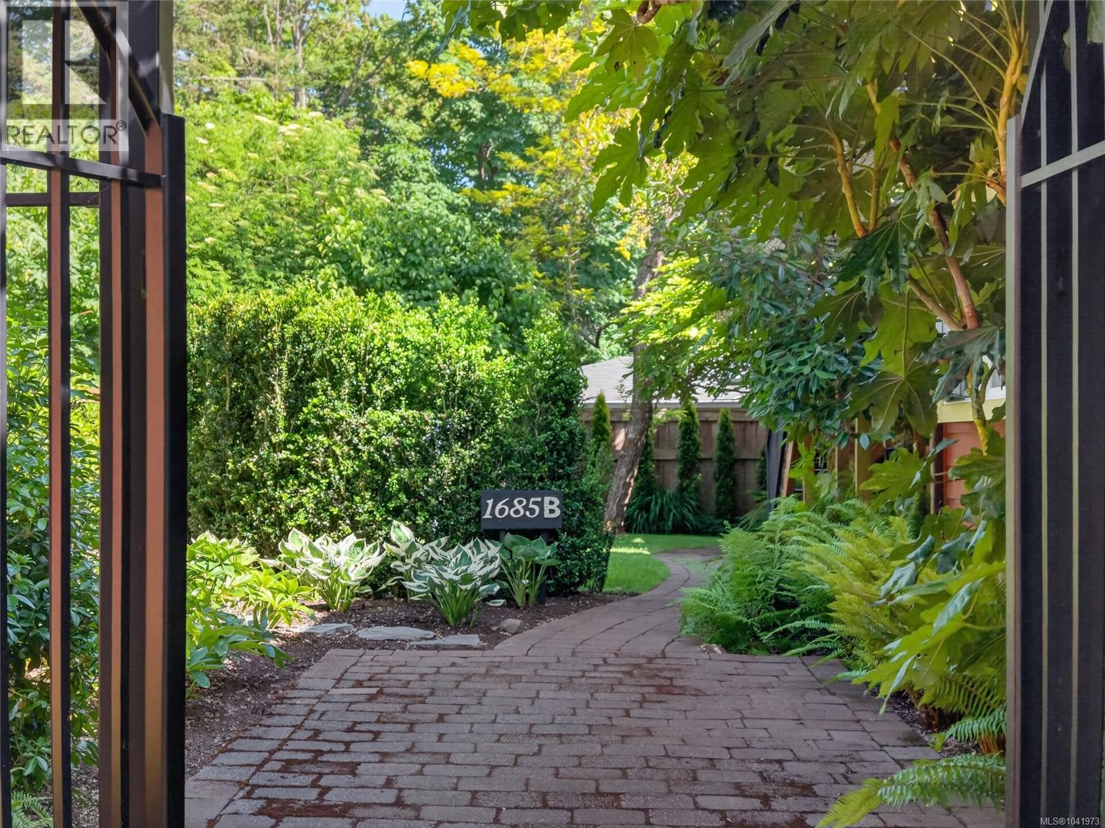 1685 Beaufort Ave - 27