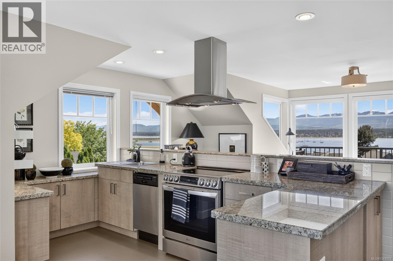 1685 Beaufort Ave - 28