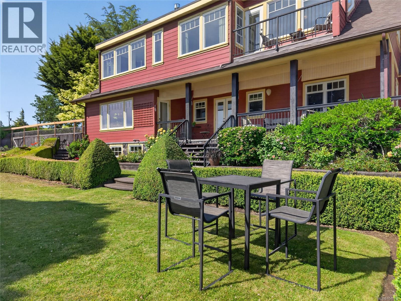 1685 Beaufort Ave - 33