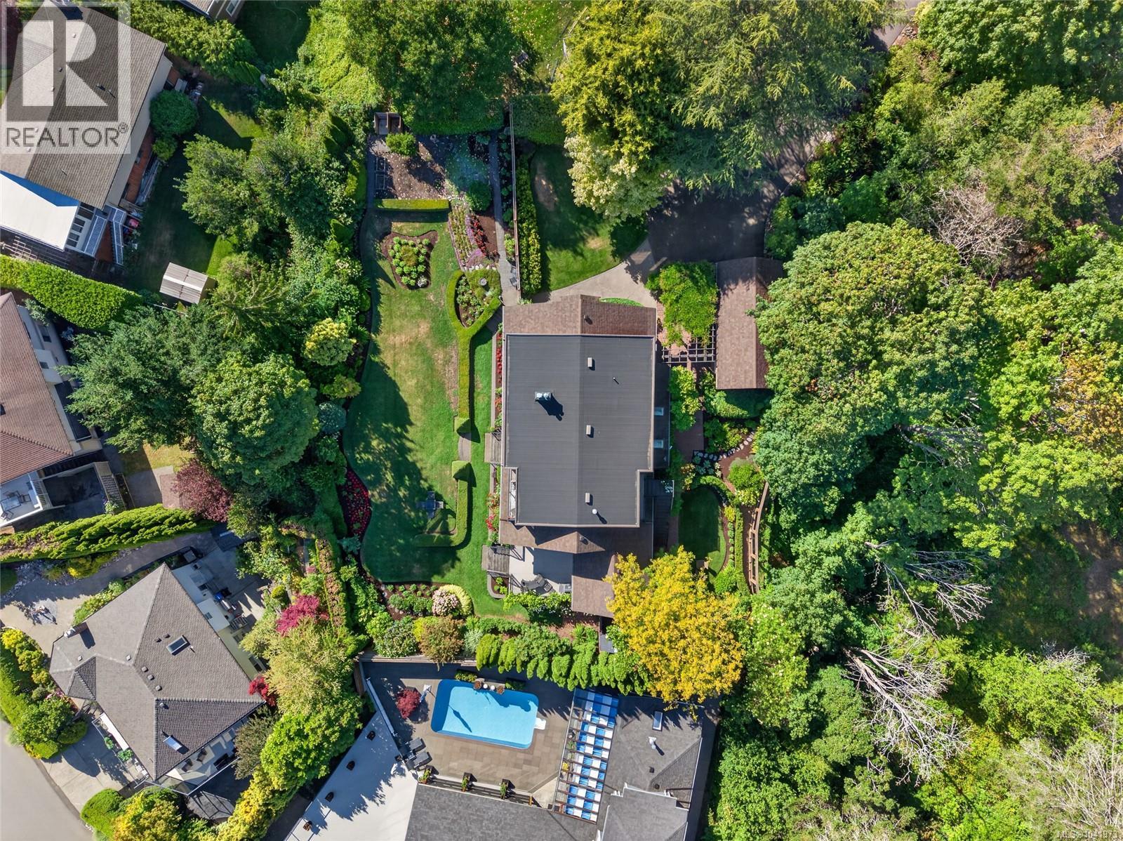 1685 Beaufort Ave - 38