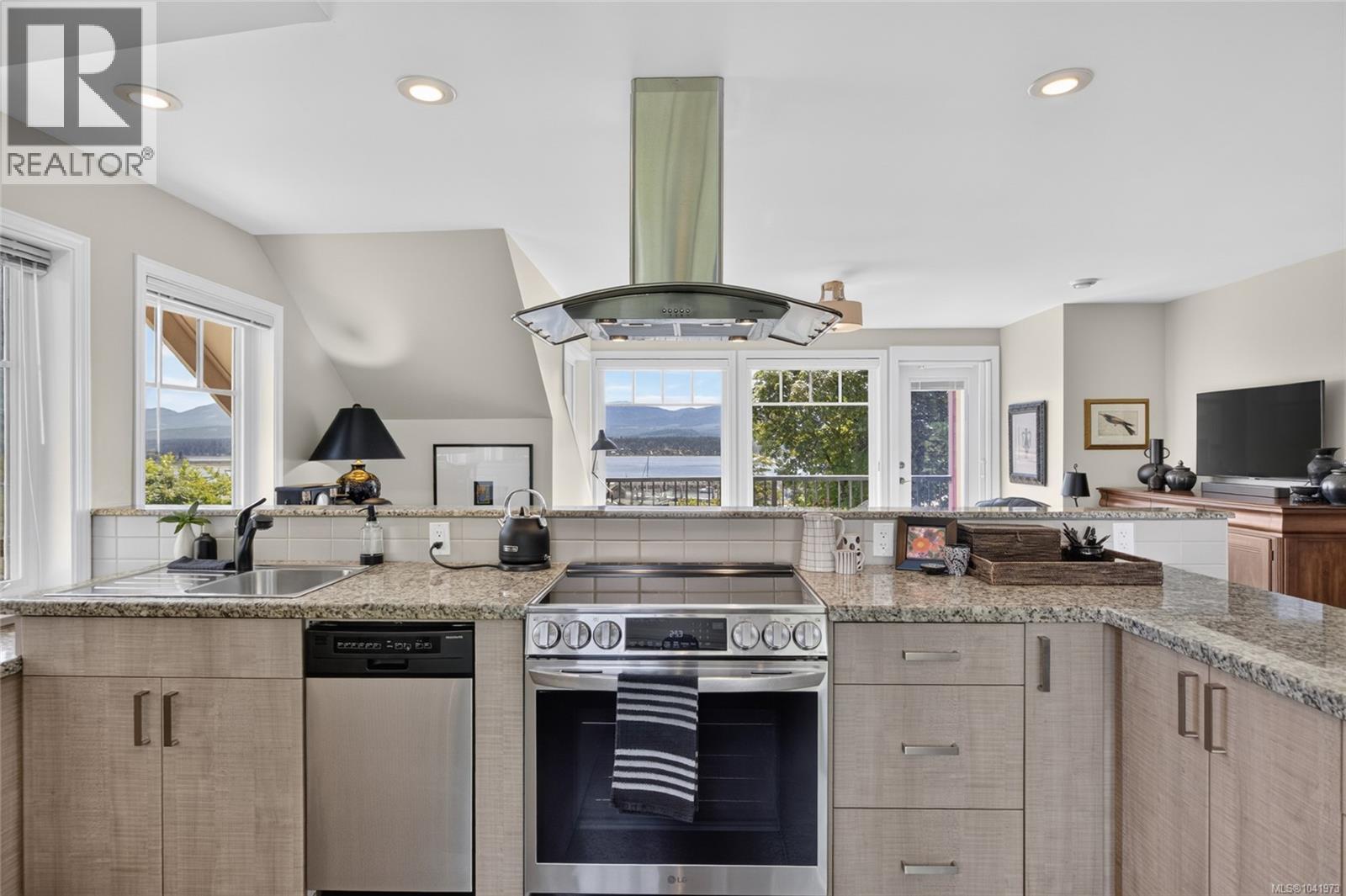 1685 Beaufort Ave - 64
