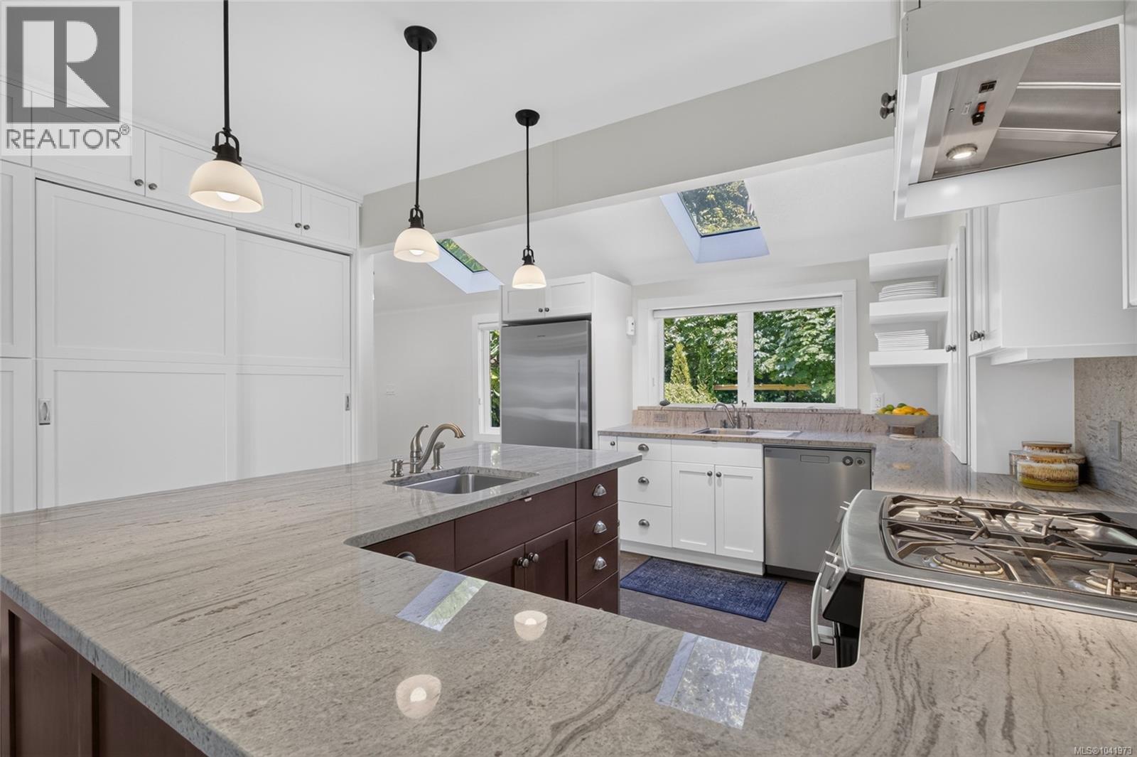 1685 Beaufort Ave - 75