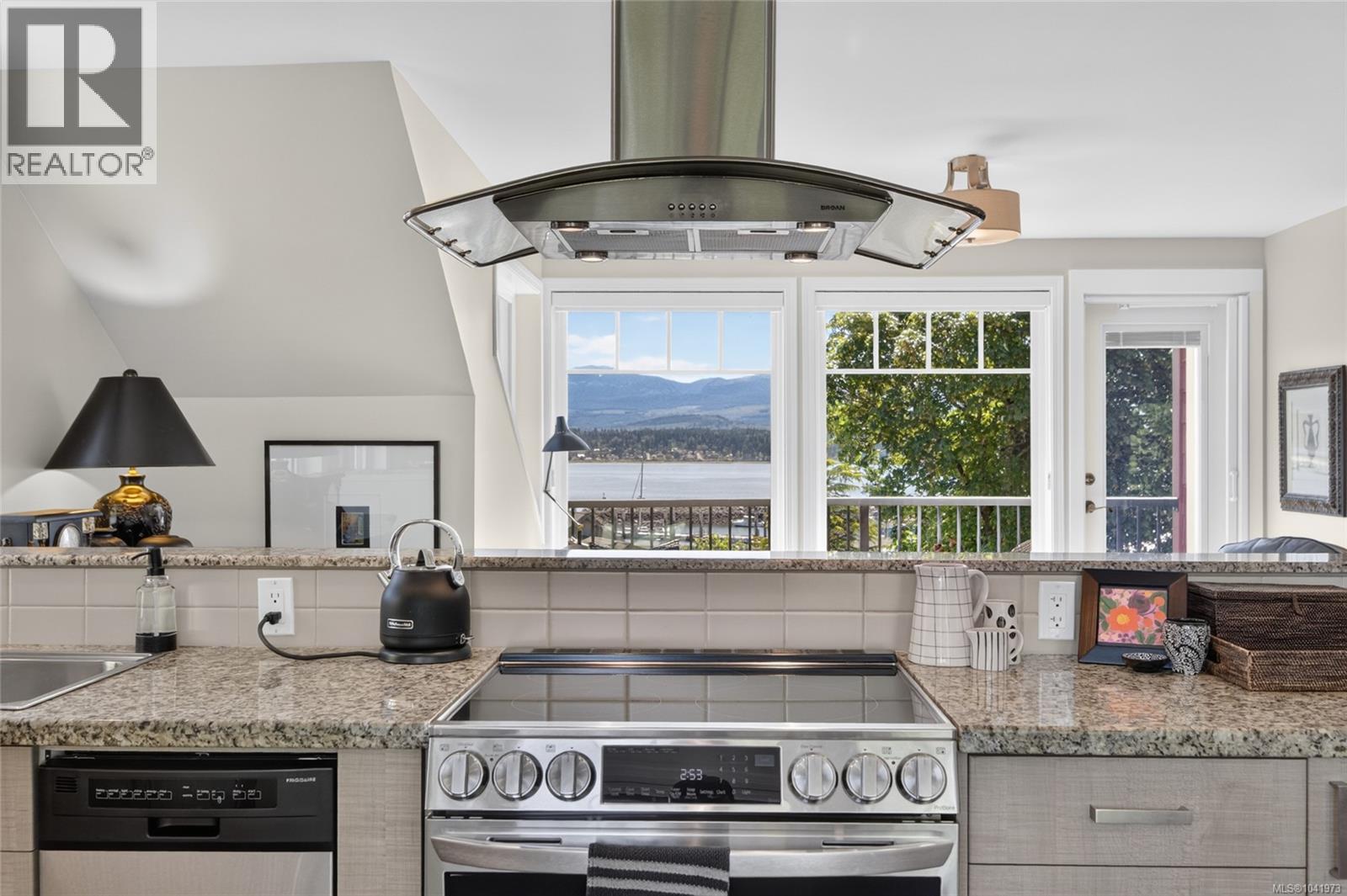 1685 Beaufort Ave - 67
