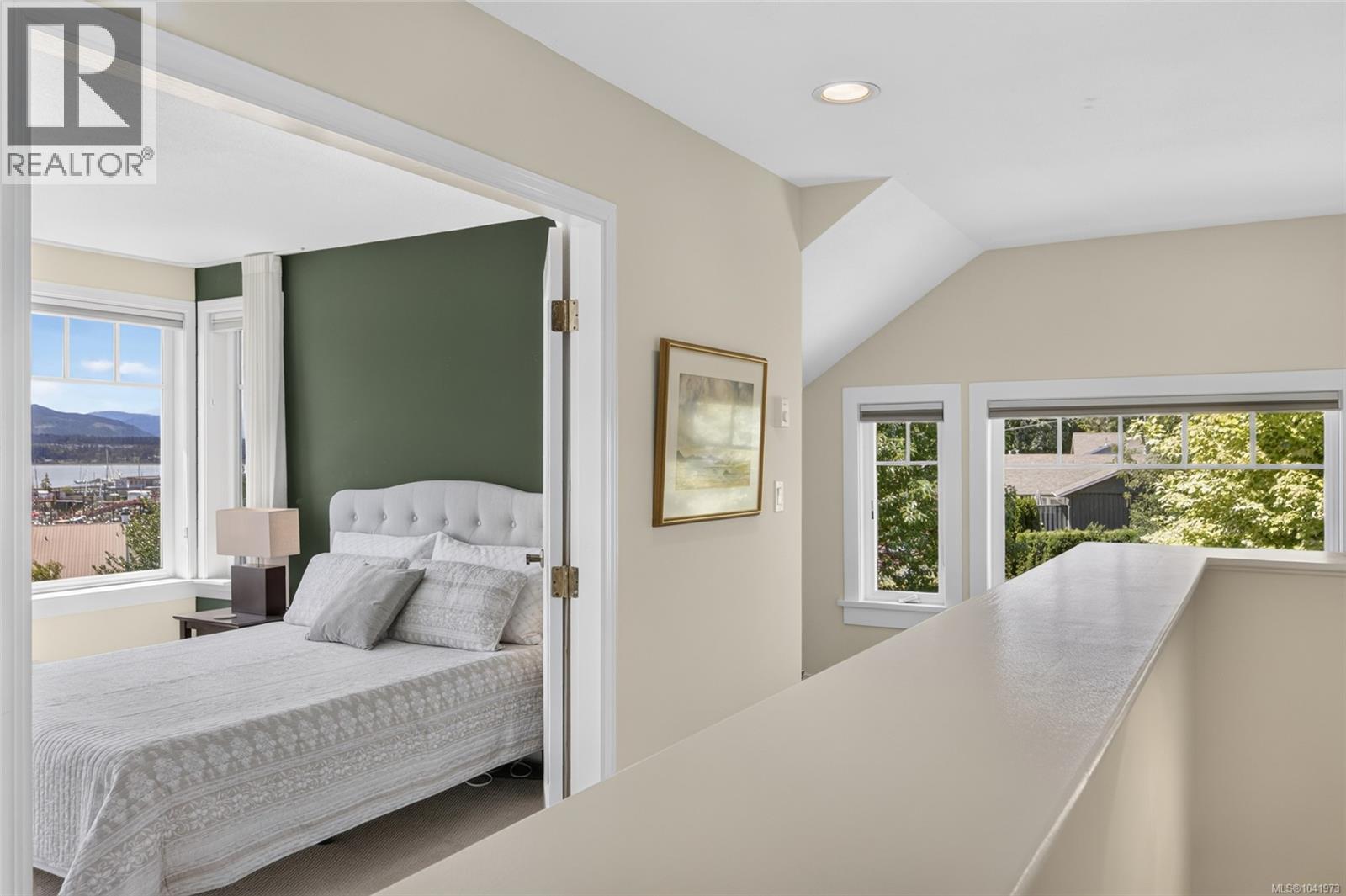 1685 Beaufort Ave - 54