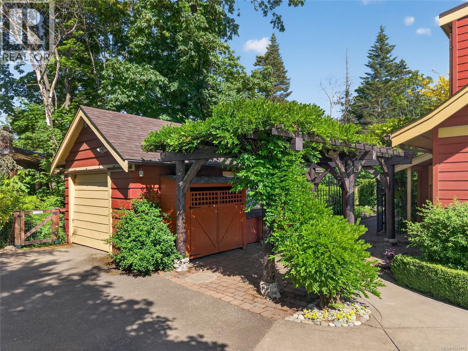 1685 Beaufort Ave - 49