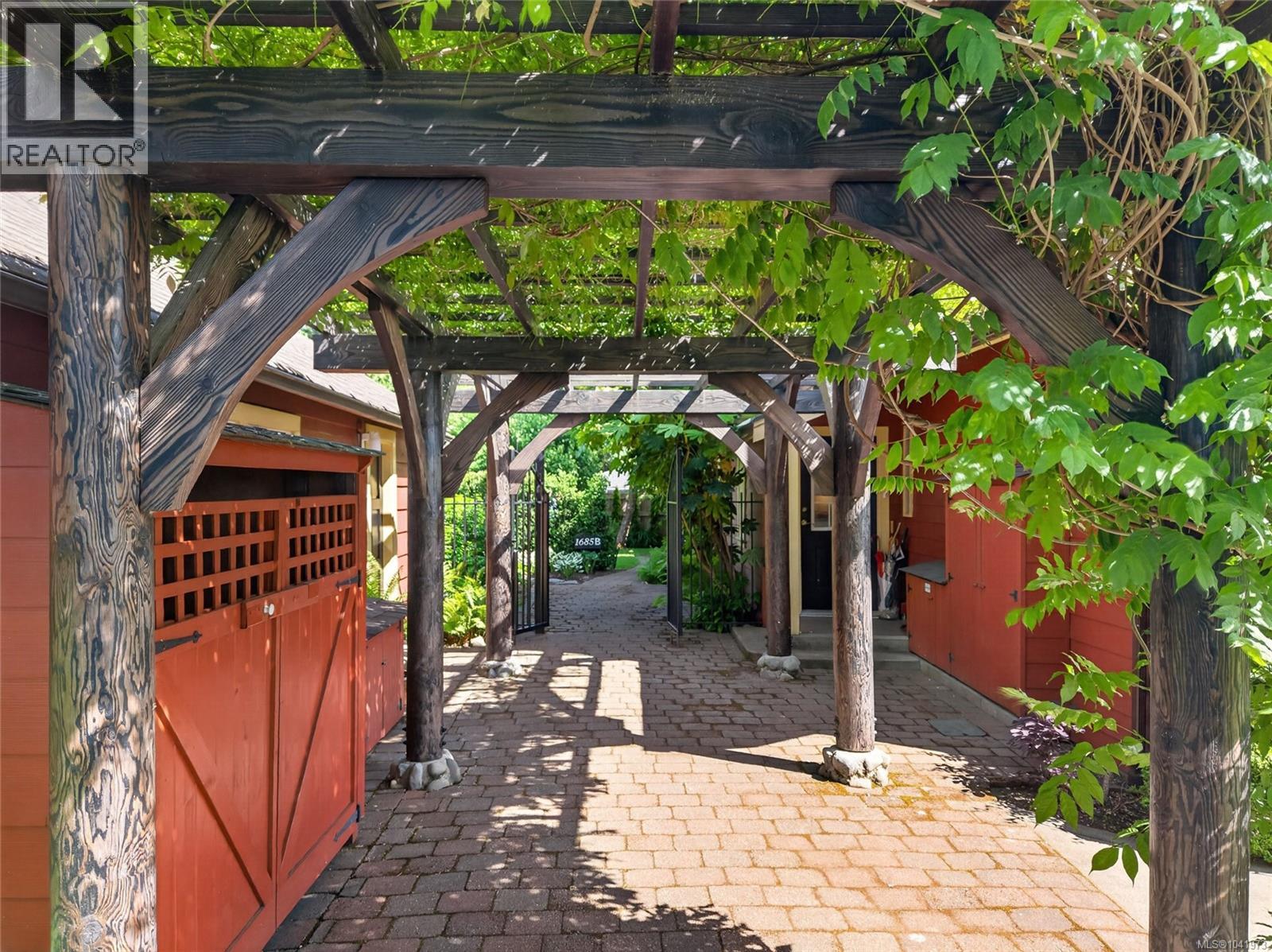 1685 Beaufort Ave - 81