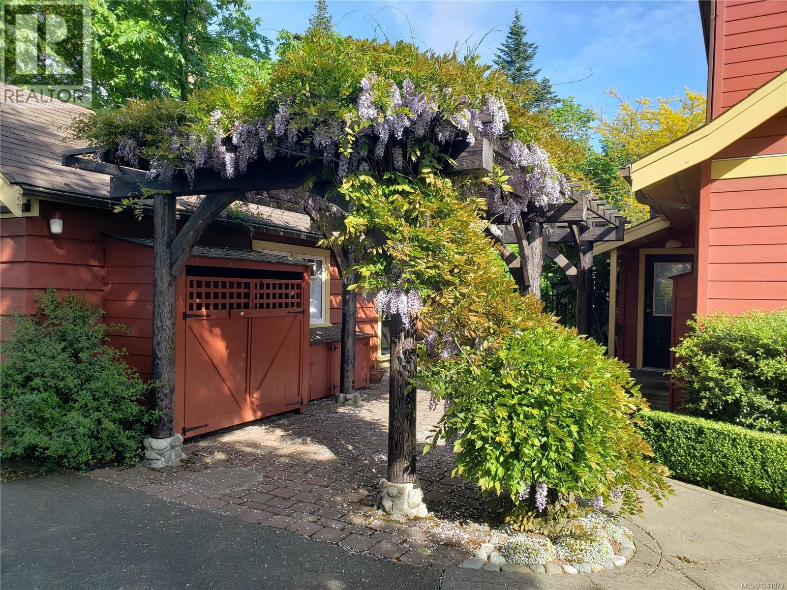1685 Beaufort Ave - 86