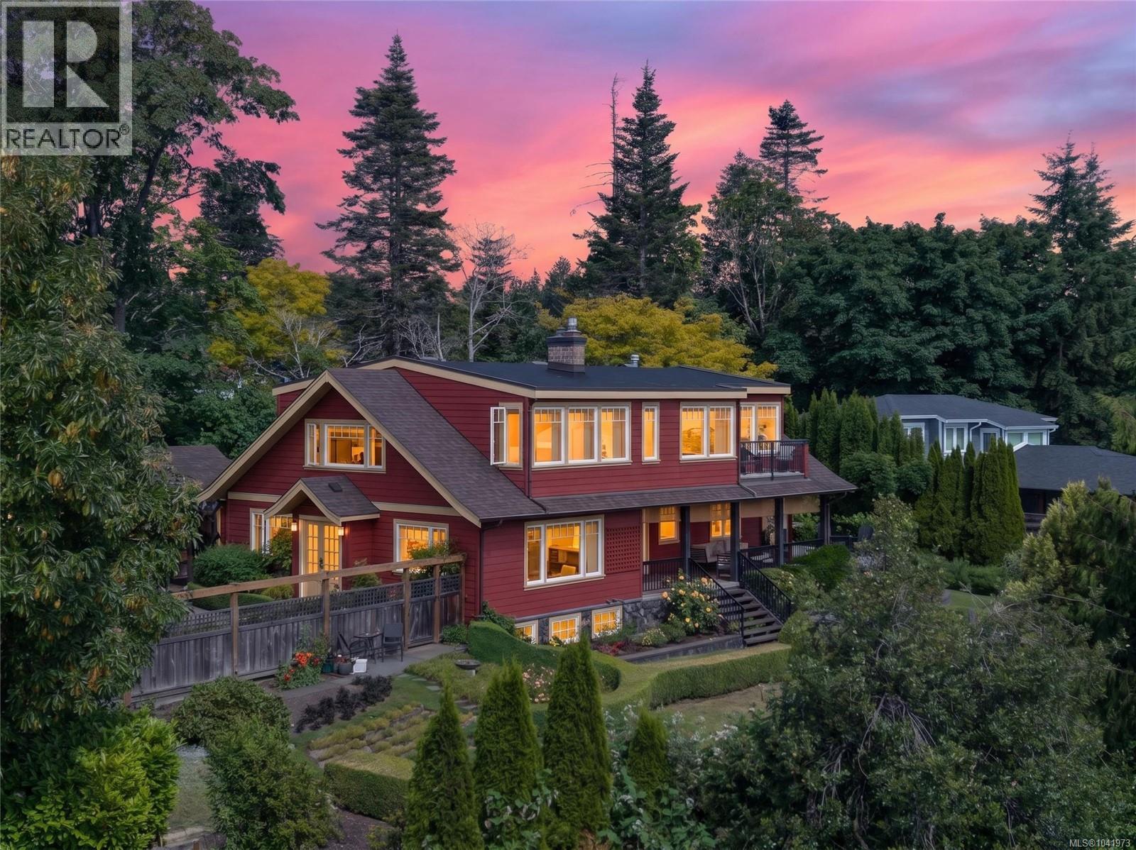 1685 Beaufort Ave - 1