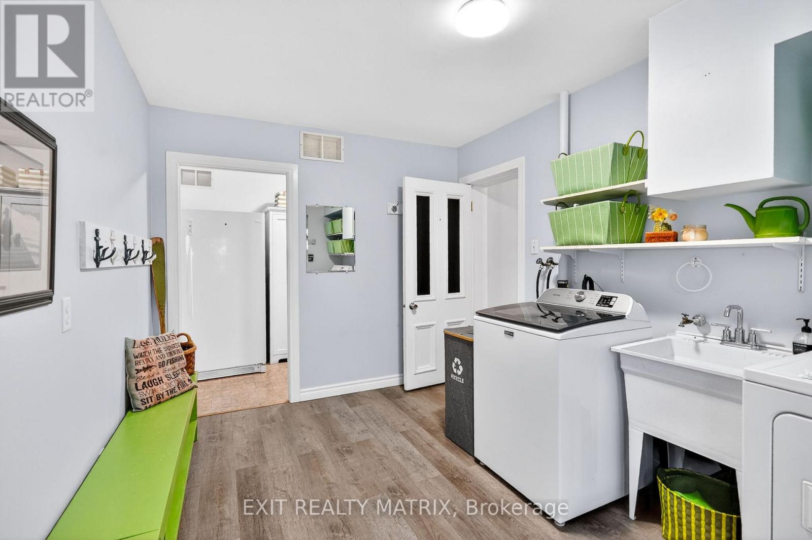 22 WATER STREET E - 18