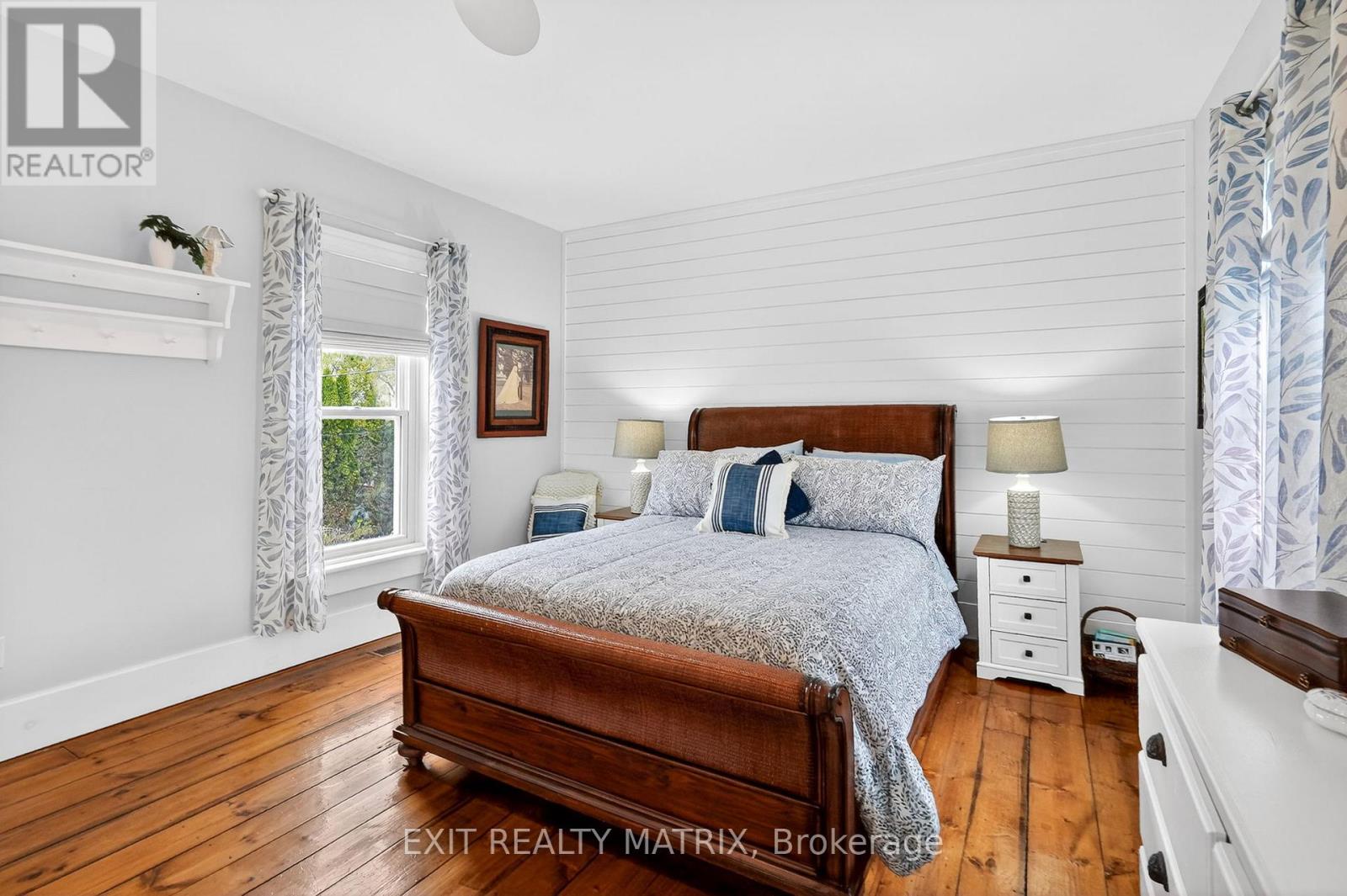 22 WATER STREET E - 22