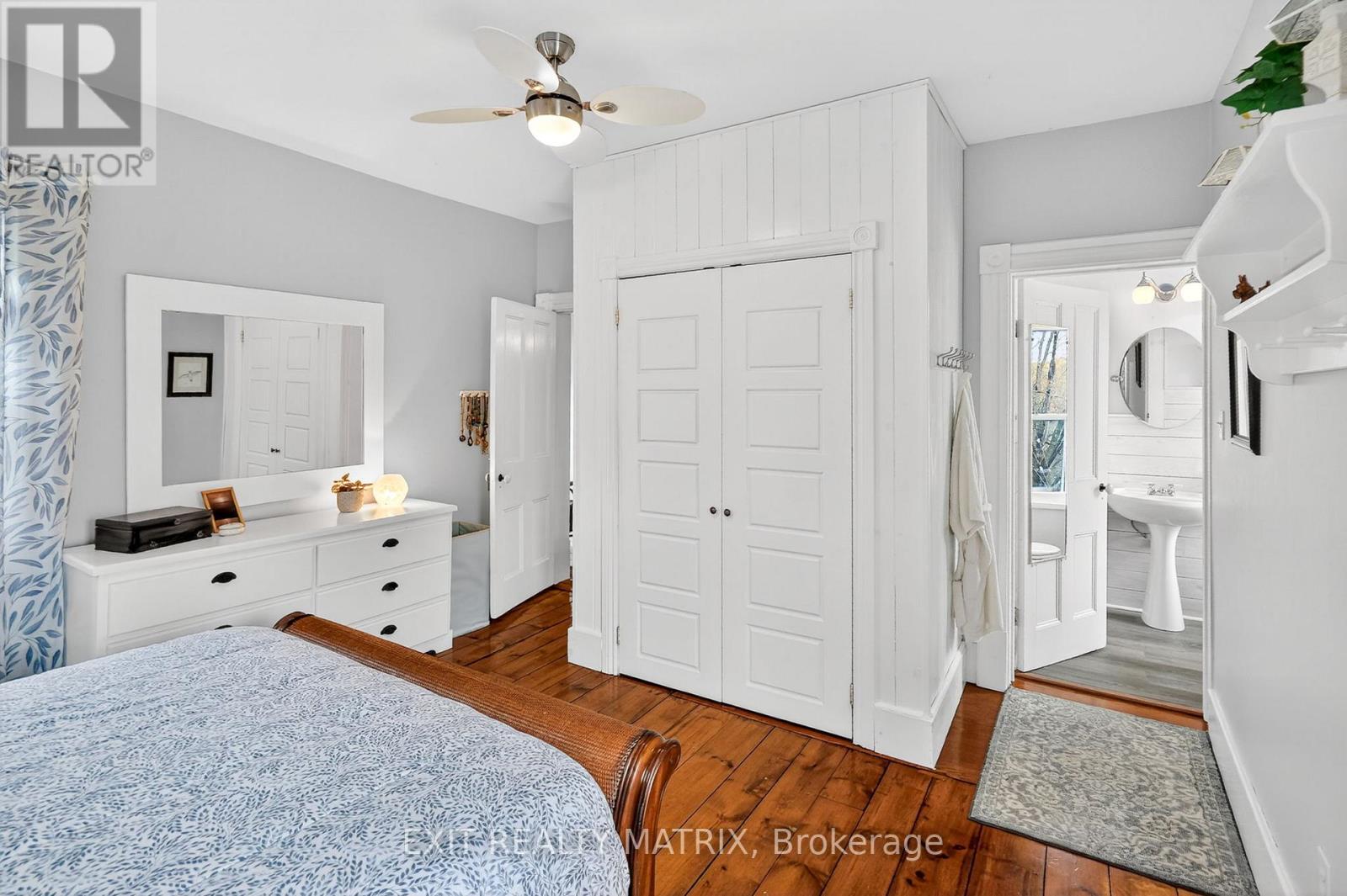 22 WATER STREET E - 23