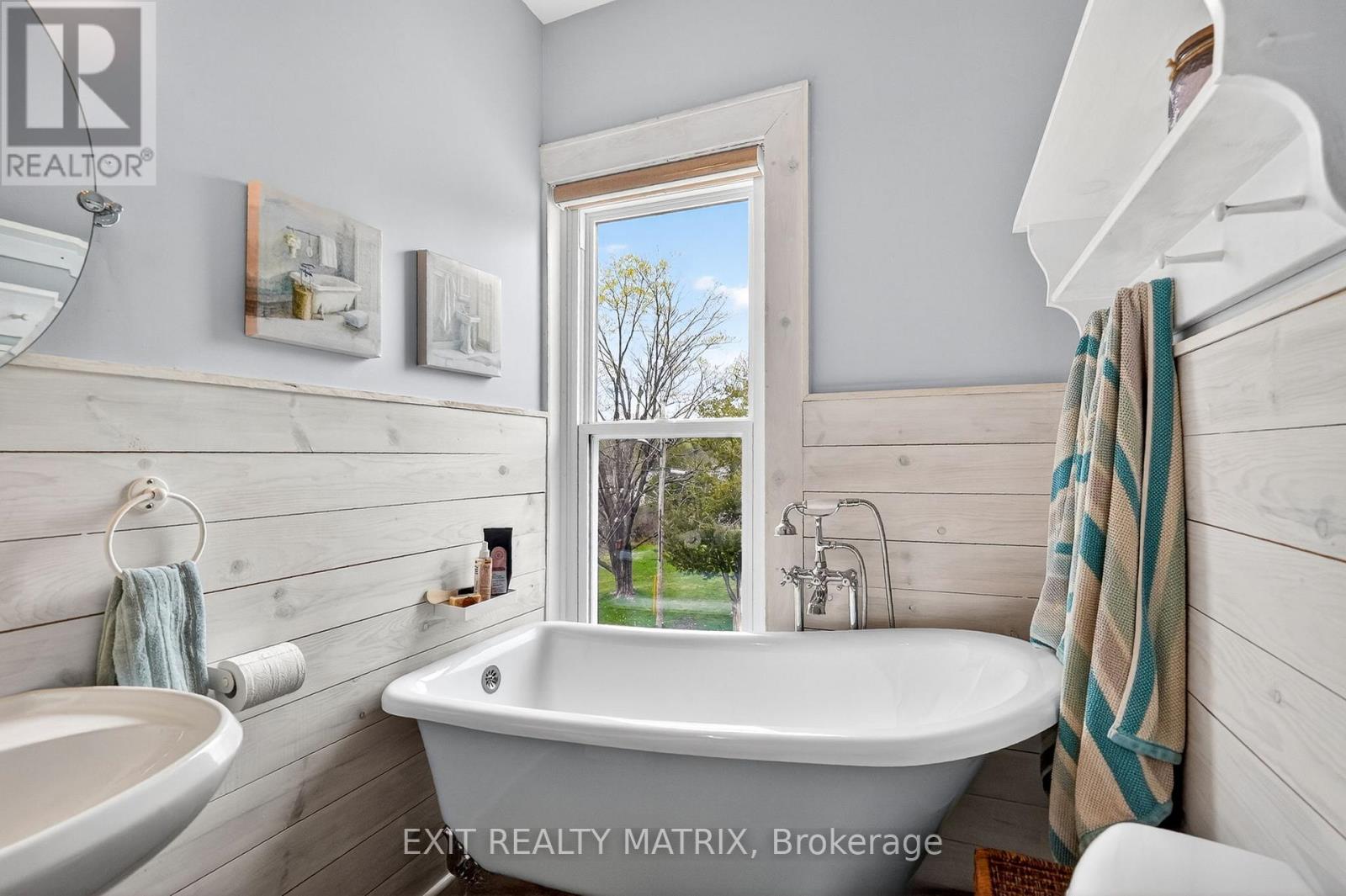 22 WATER STREET E - 24